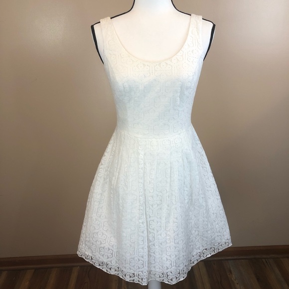 Lilly Pulitzer Dresses & Skirts - Lilly Pulitzer white lace sleeveless dress